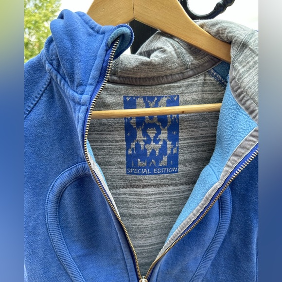 Lululemon, Special Edition Scuba, size 6 - Picture 3 of 5